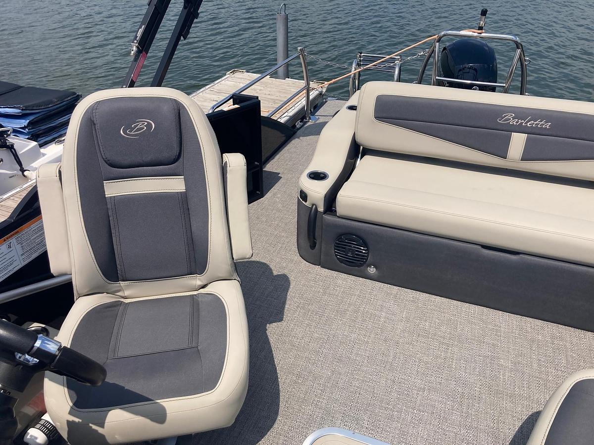 Barletta Boats Cabrio 22UC