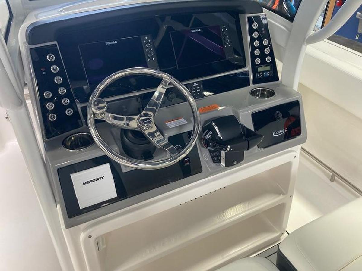 2024 Robalo R250