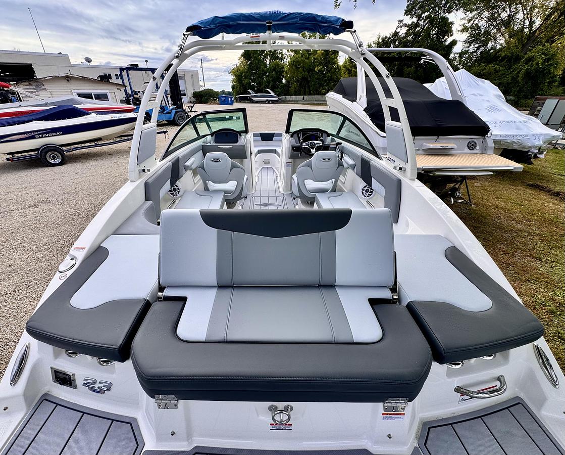 2027 Chaparral 23 SSi