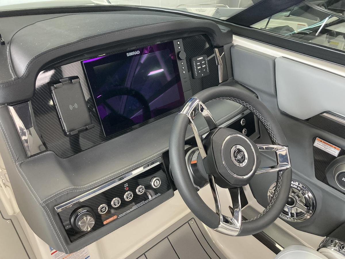 2026 Chaparral SSX 8