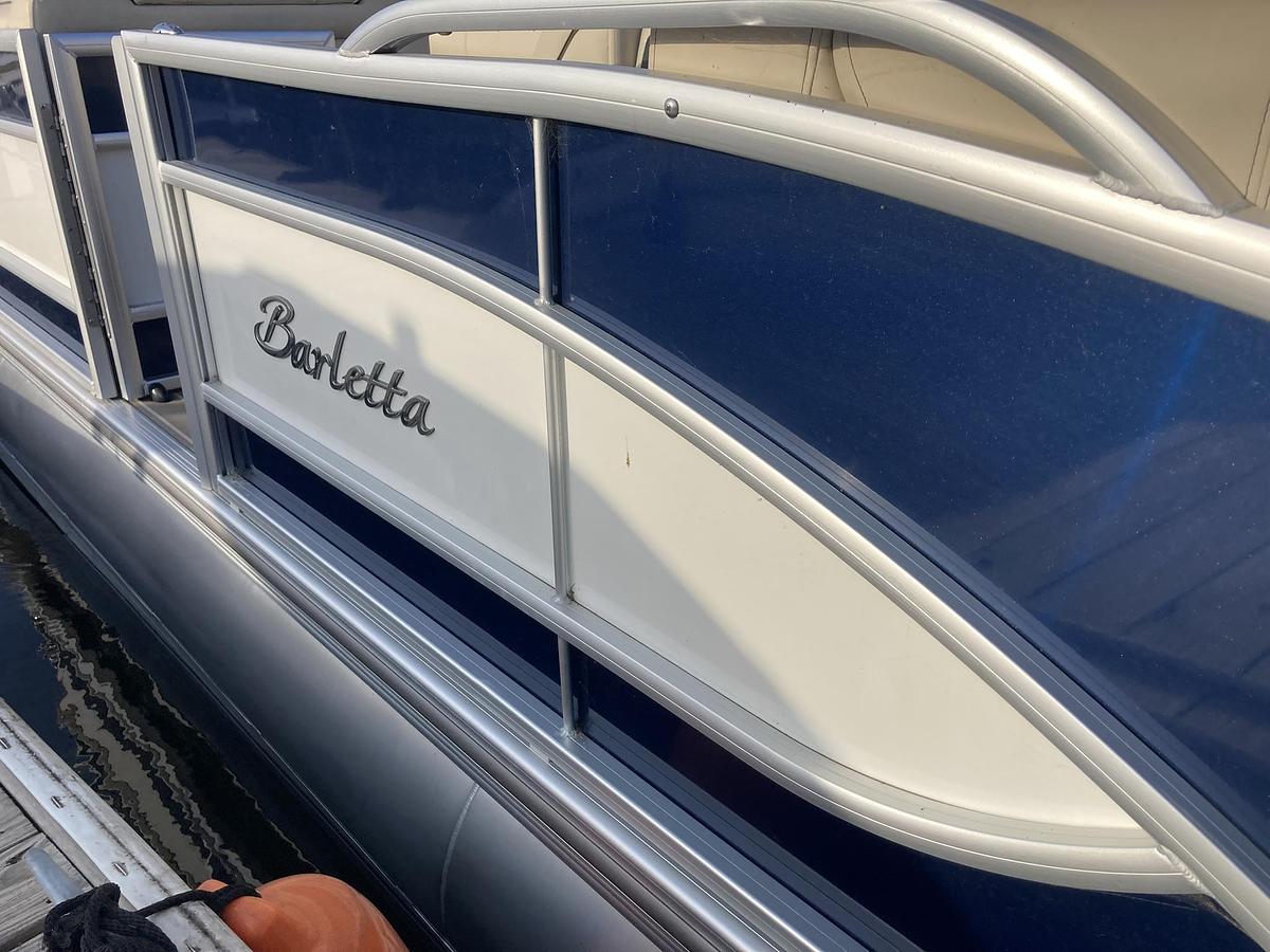 Used 2019  Barletta Boats Lusso 25 QCSS