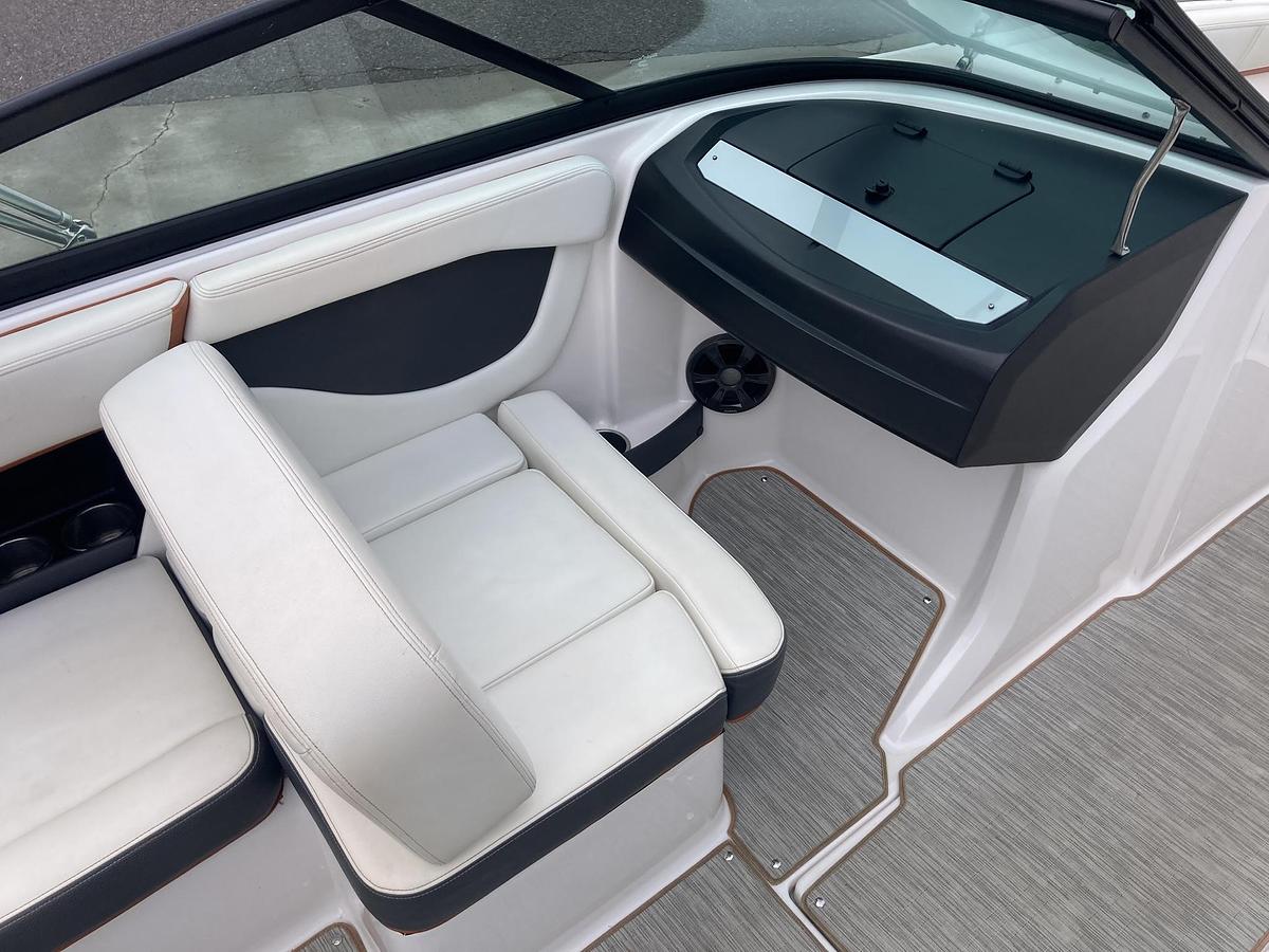 Used 2017 Regal 2000 ESX