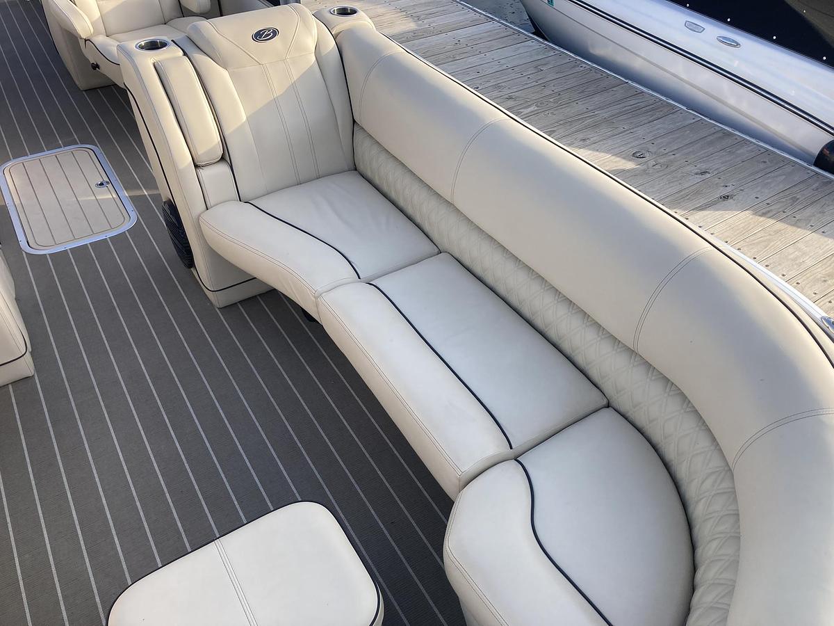 Used 2019  Barletta Boats Lusso 25 QCSS