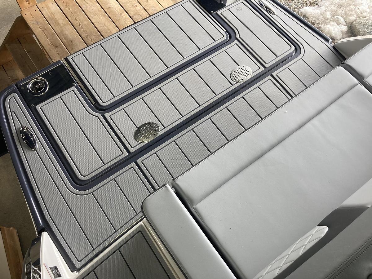 2026 Chaparral SSX 8