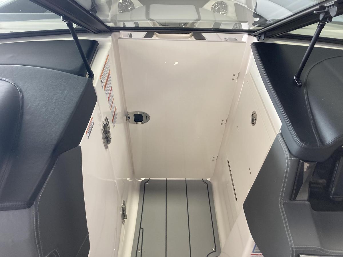 2026 Chaparral SSX 8