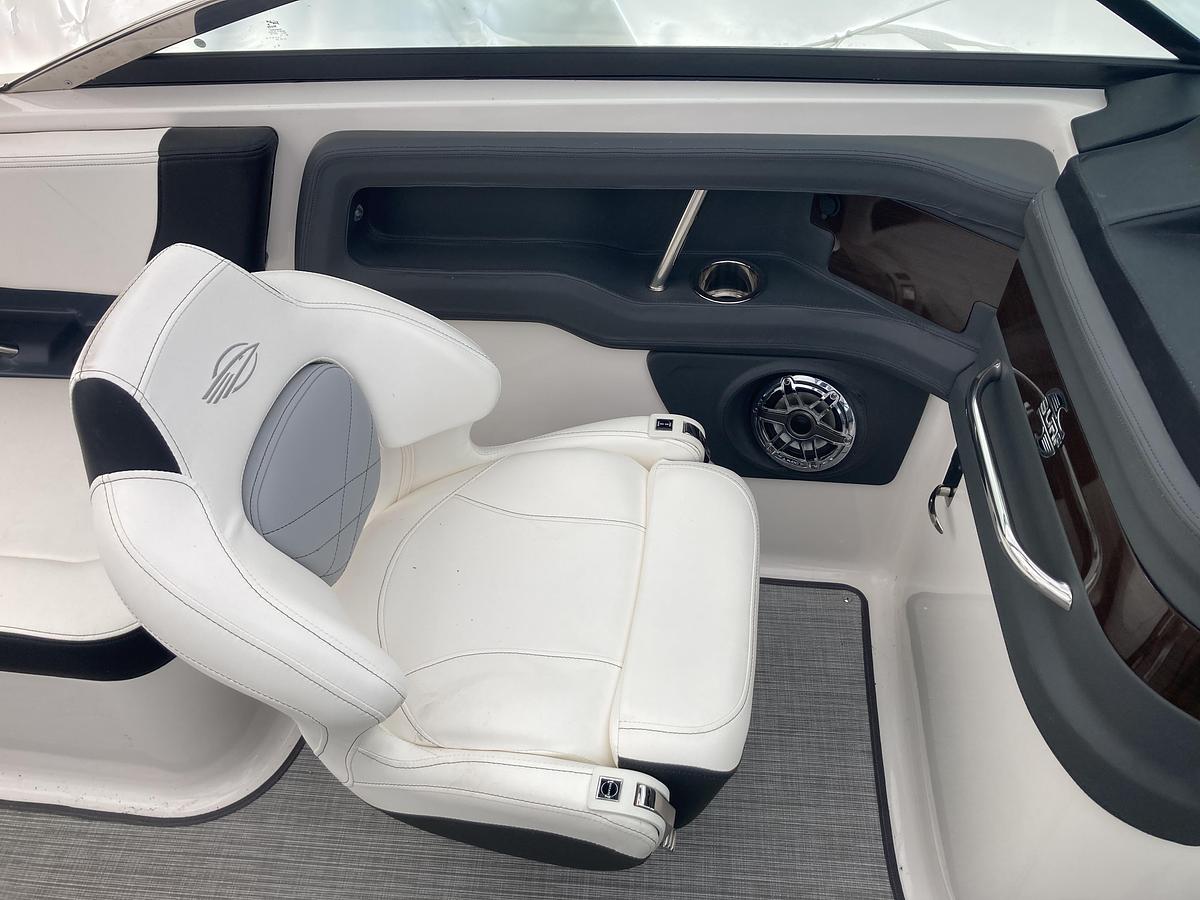 Used 2022 Chaparral 28 Surf