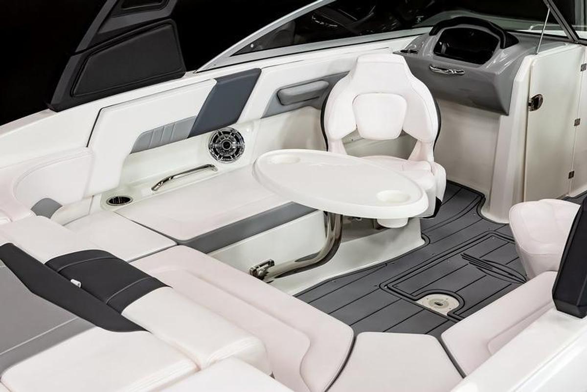 2024 Chaparral 23 Surf