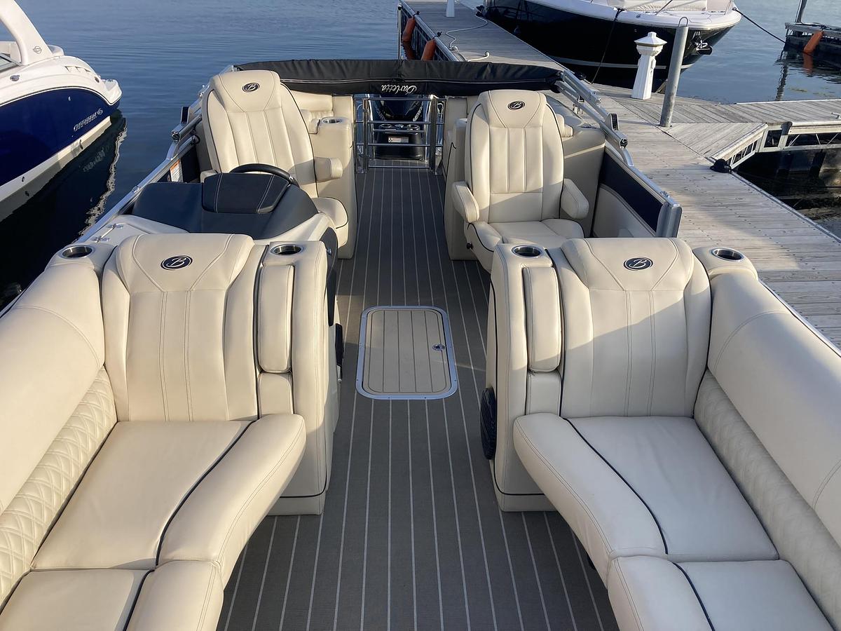 Used 2019  Barletta Boats Lusso 25 QCSS