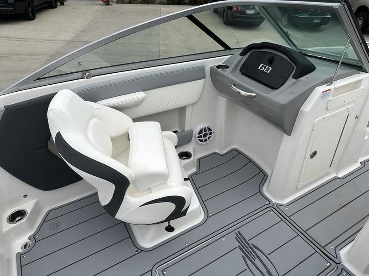 2025 Chaparral 21 SSI