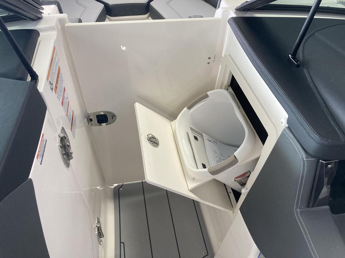 2026 Chaparral SSX 8