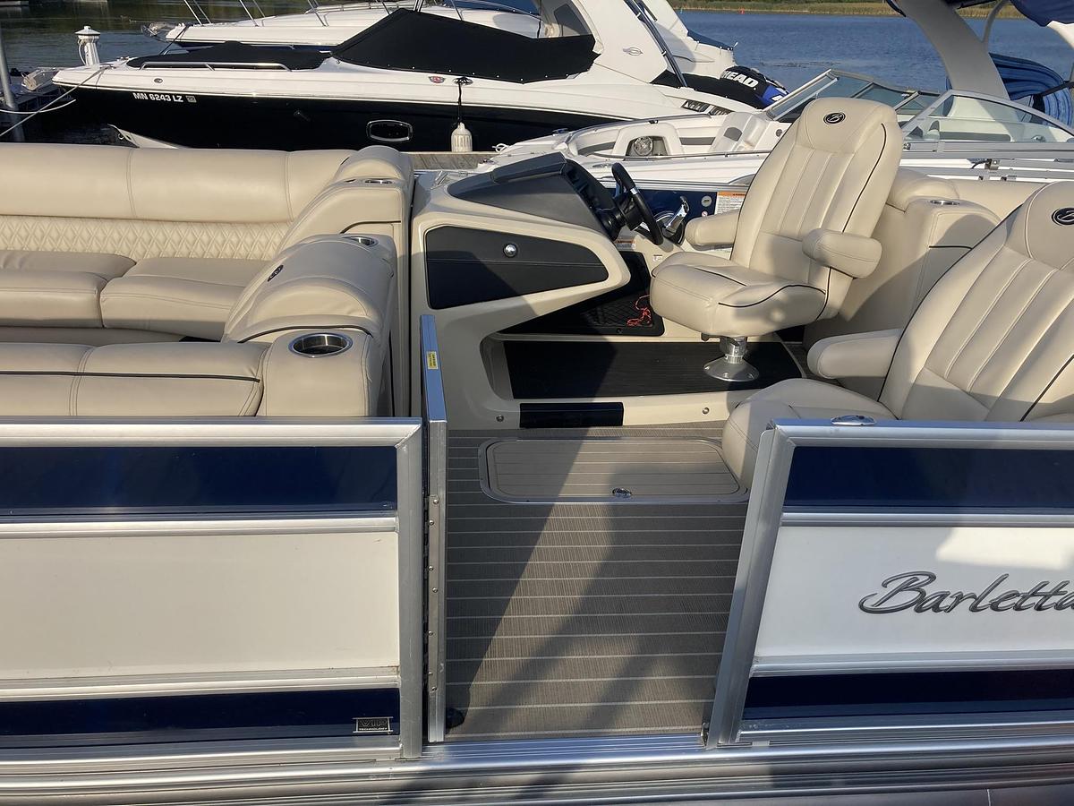 Used 2019  Barletta Boats Lusso 25 QCSS