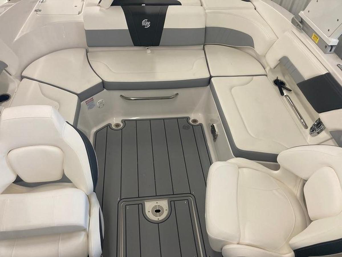 2024 Chaparral 23 Surf