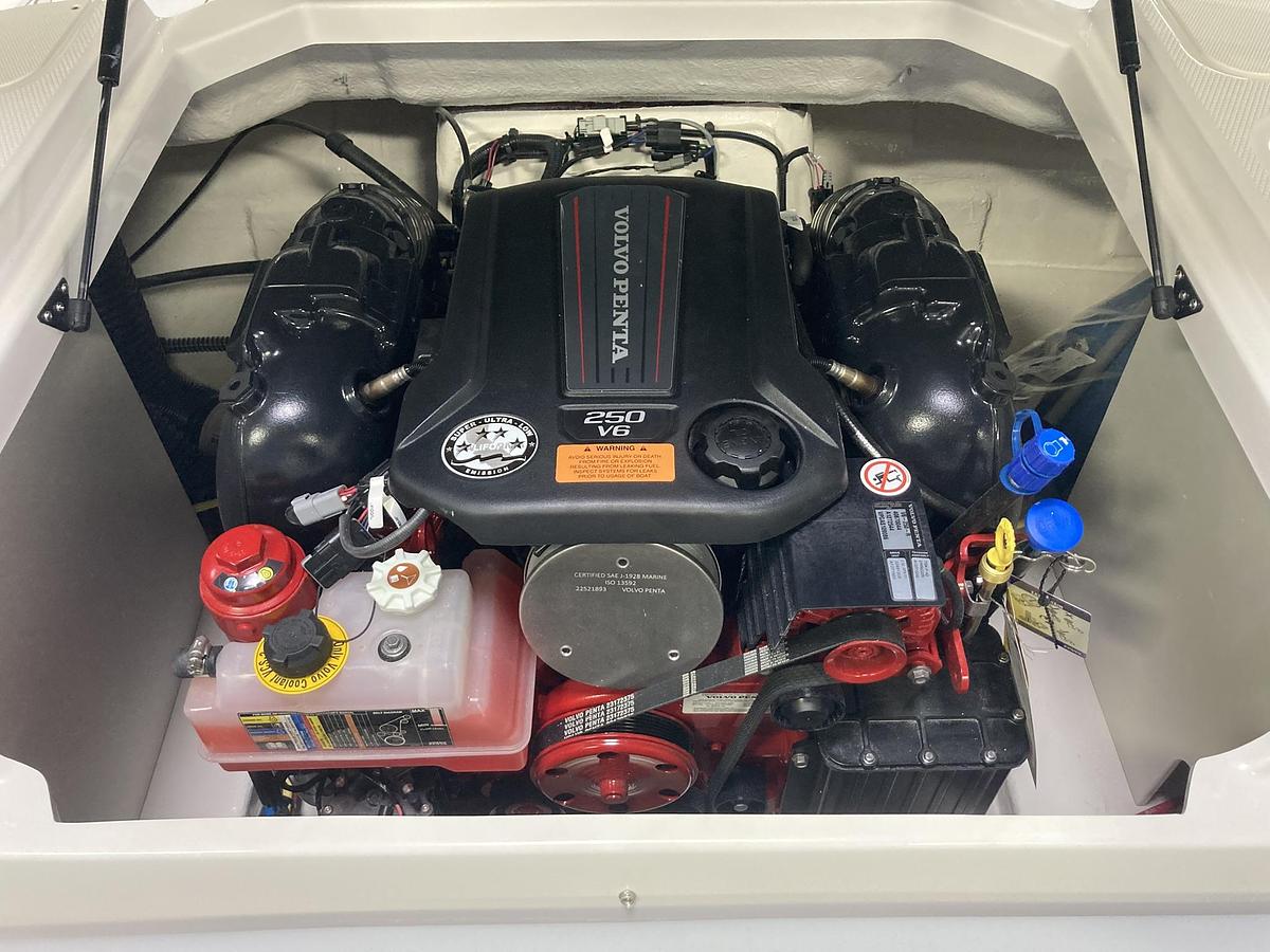 2026 Chaparral 23 SSi