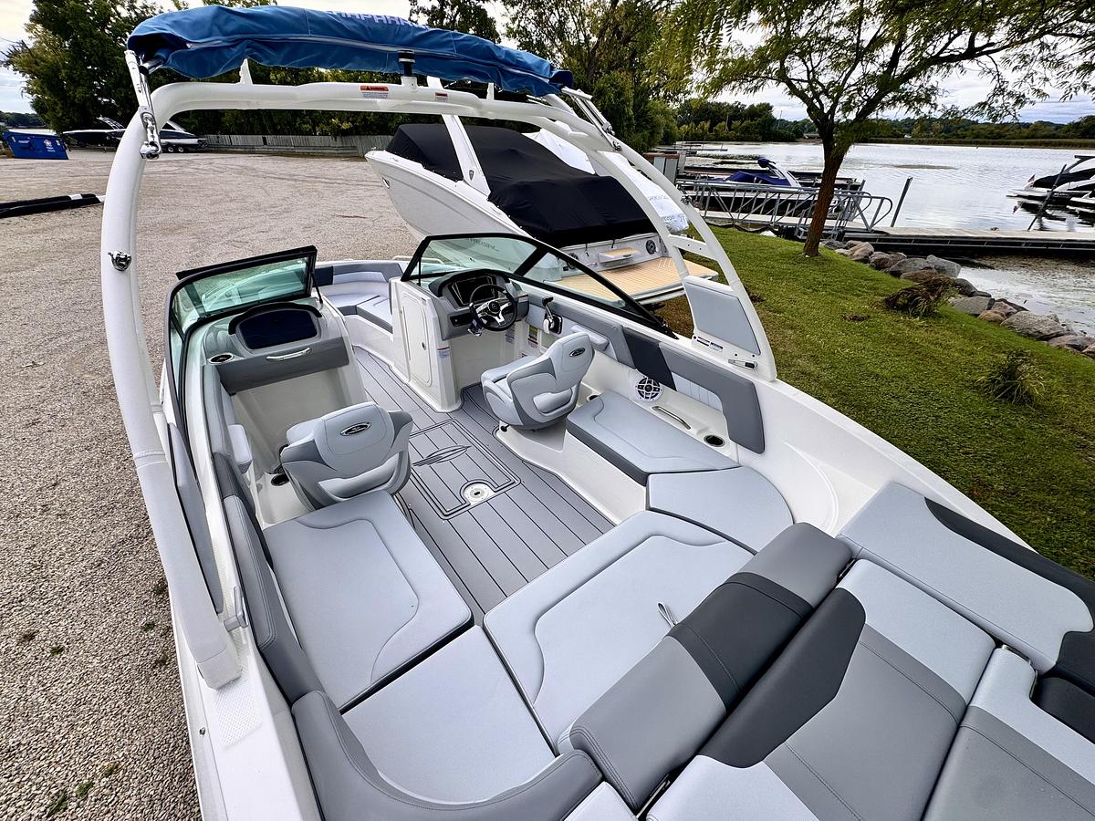 2027 Chaparral 23 SSi