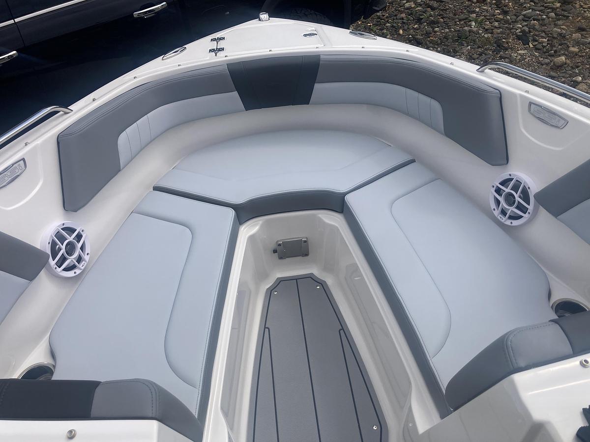 2027 Chaparral 23 SSi