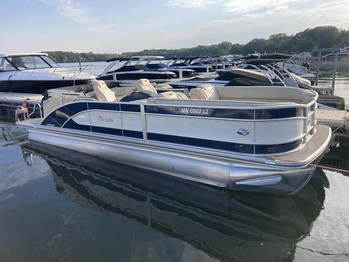 Used 2019  Barletta Boats Lusso 25 QCSS