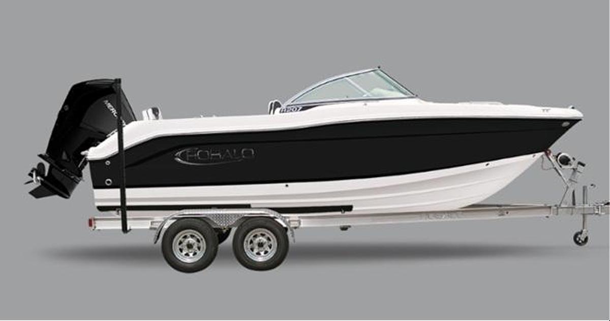 Used 2027 Robalo R207