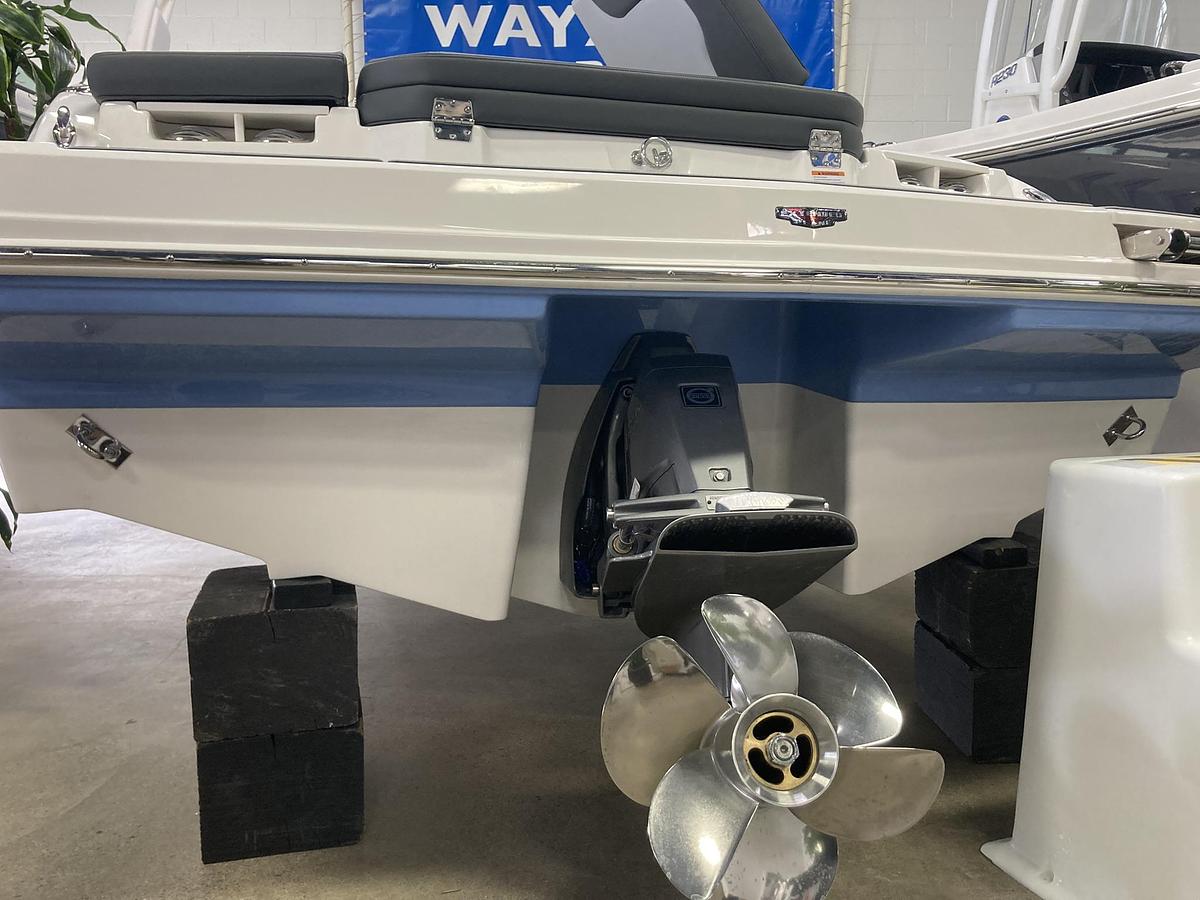 2026 Chaparral 23 SSi