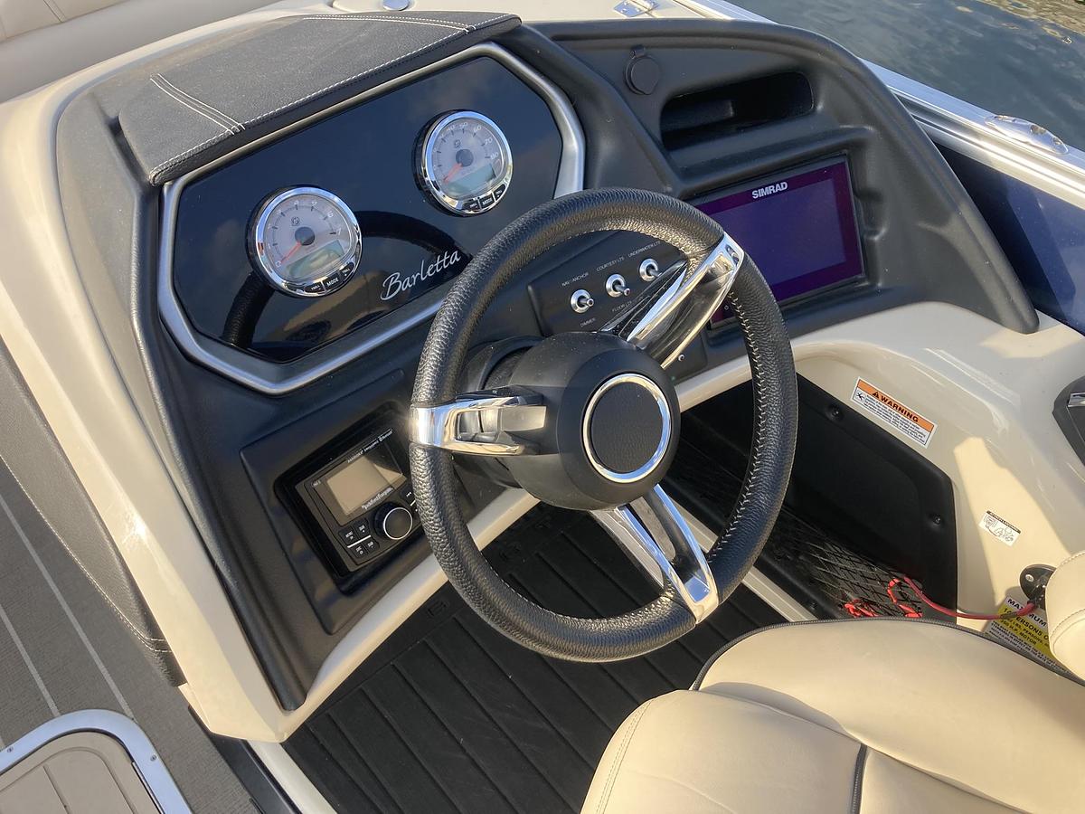 Used 2019  Barletta Boats Lusso 25 QCSS