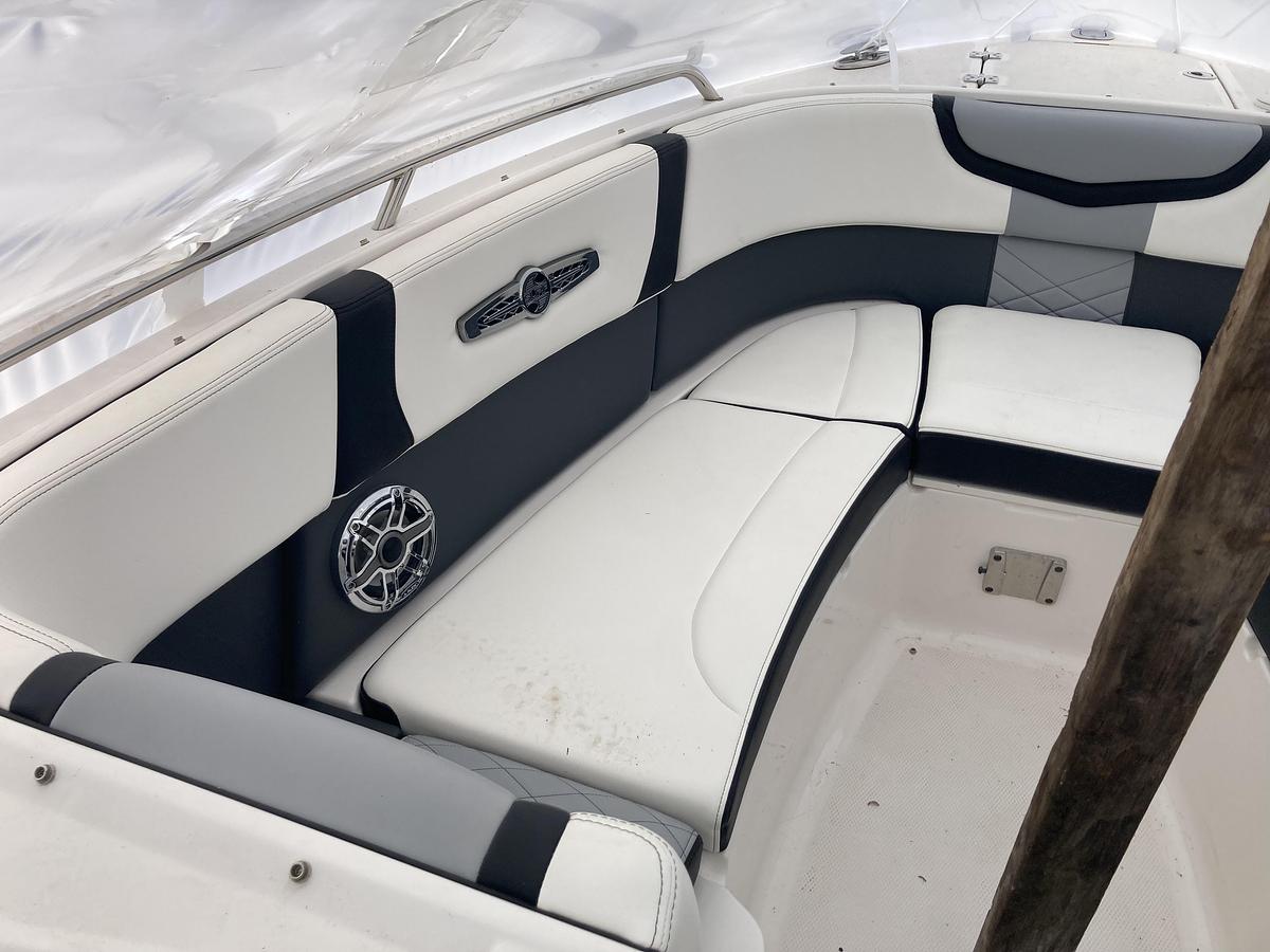 Used 2022 Chaparral 28 Surf