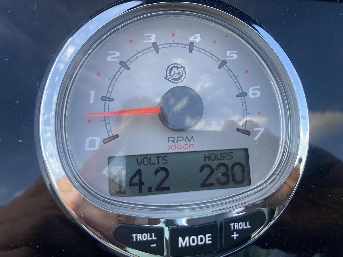 Used 2019  Barletta Boats Lusso 25 QCSS