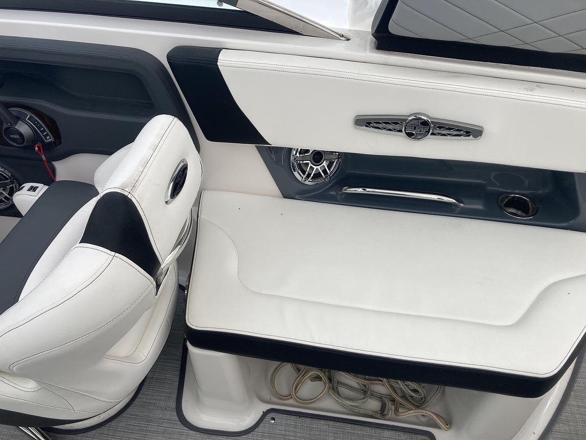 Used 2022 Chaparral 28 Surf