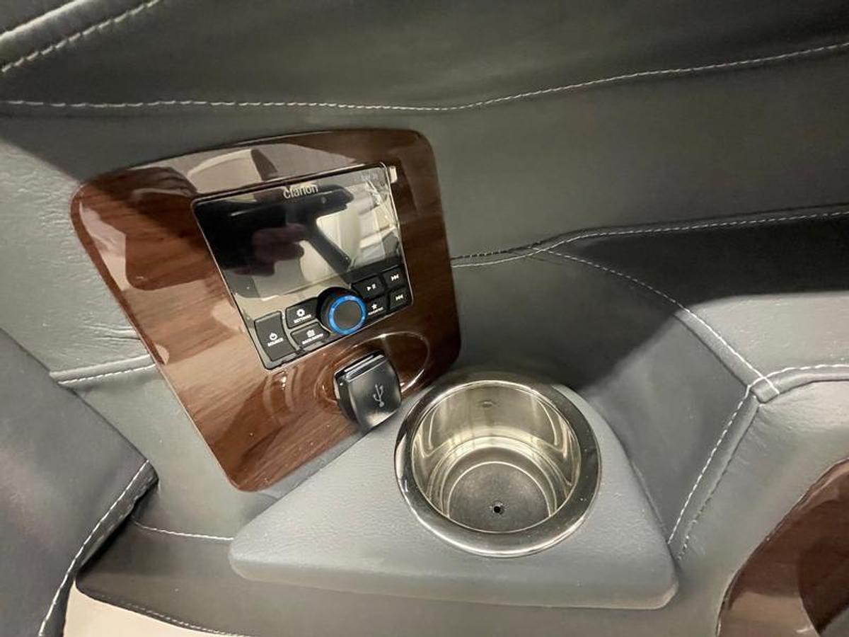 2024 Chaparral 28 Surf