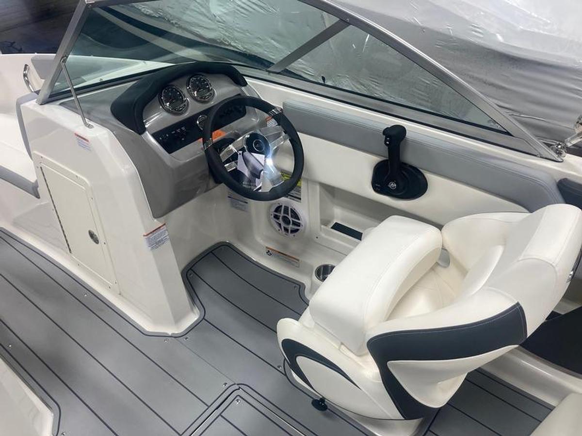 2025 Chaparral 19 SSI Outboard