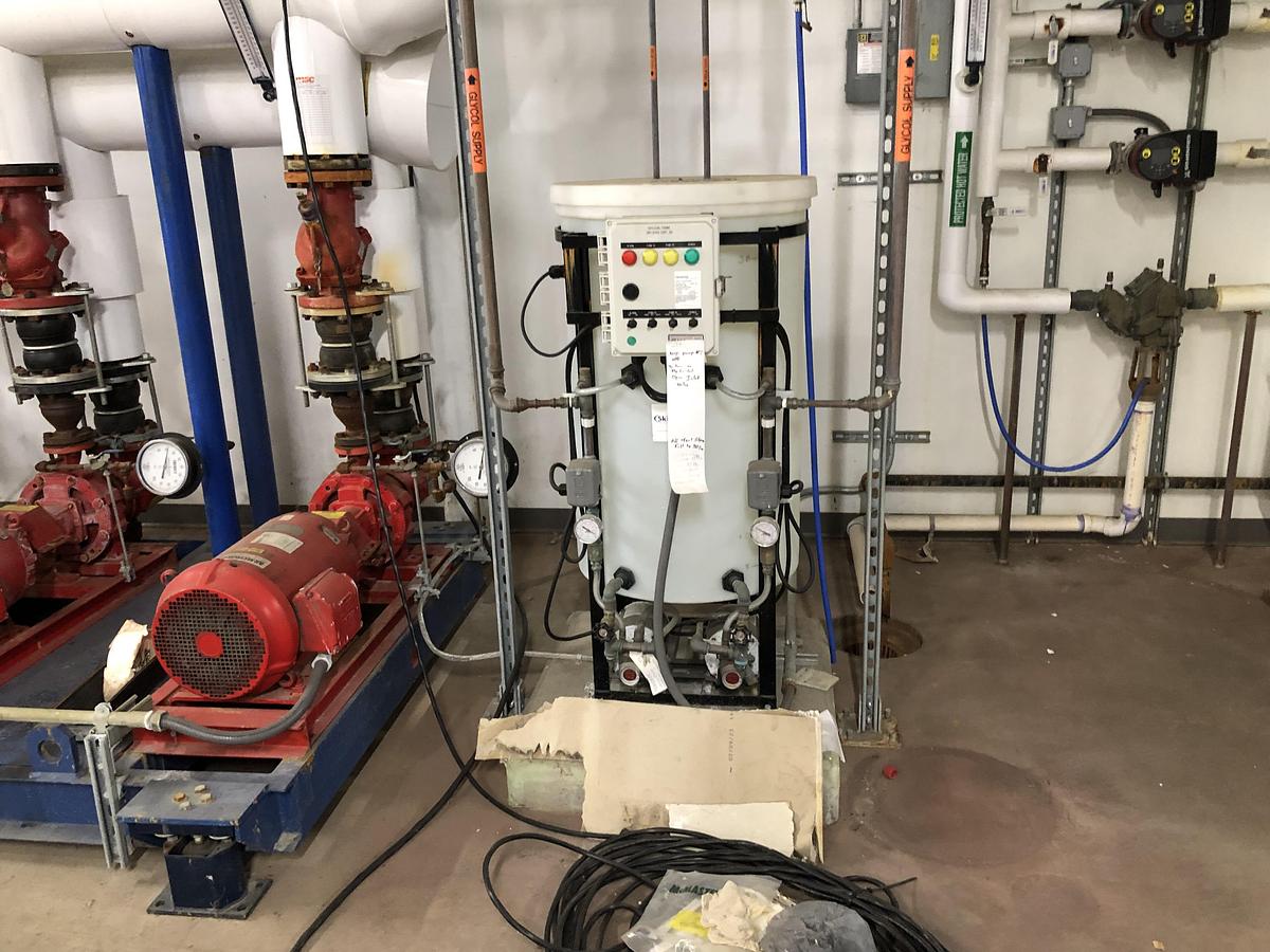 Used Skidmore Commercial Clear Water Tank System with Dual Marathon Motors