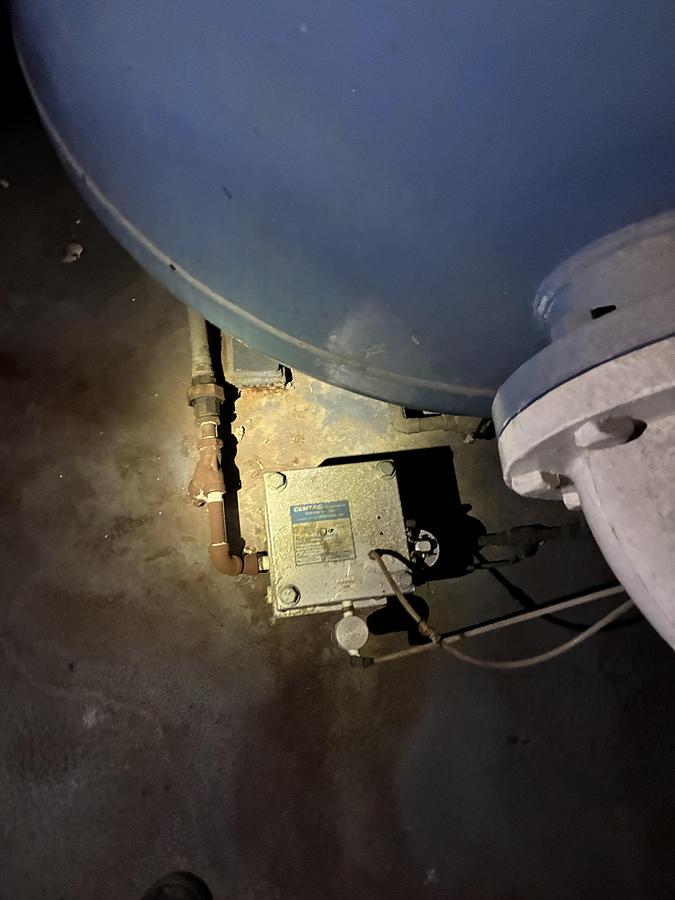 Used Industrial Compressed Air Receiver Tank - Vertical Storage Vessel