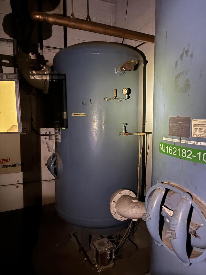 Used Industrial Compressed Air Receiver Tank - Vertical Storage Vessel