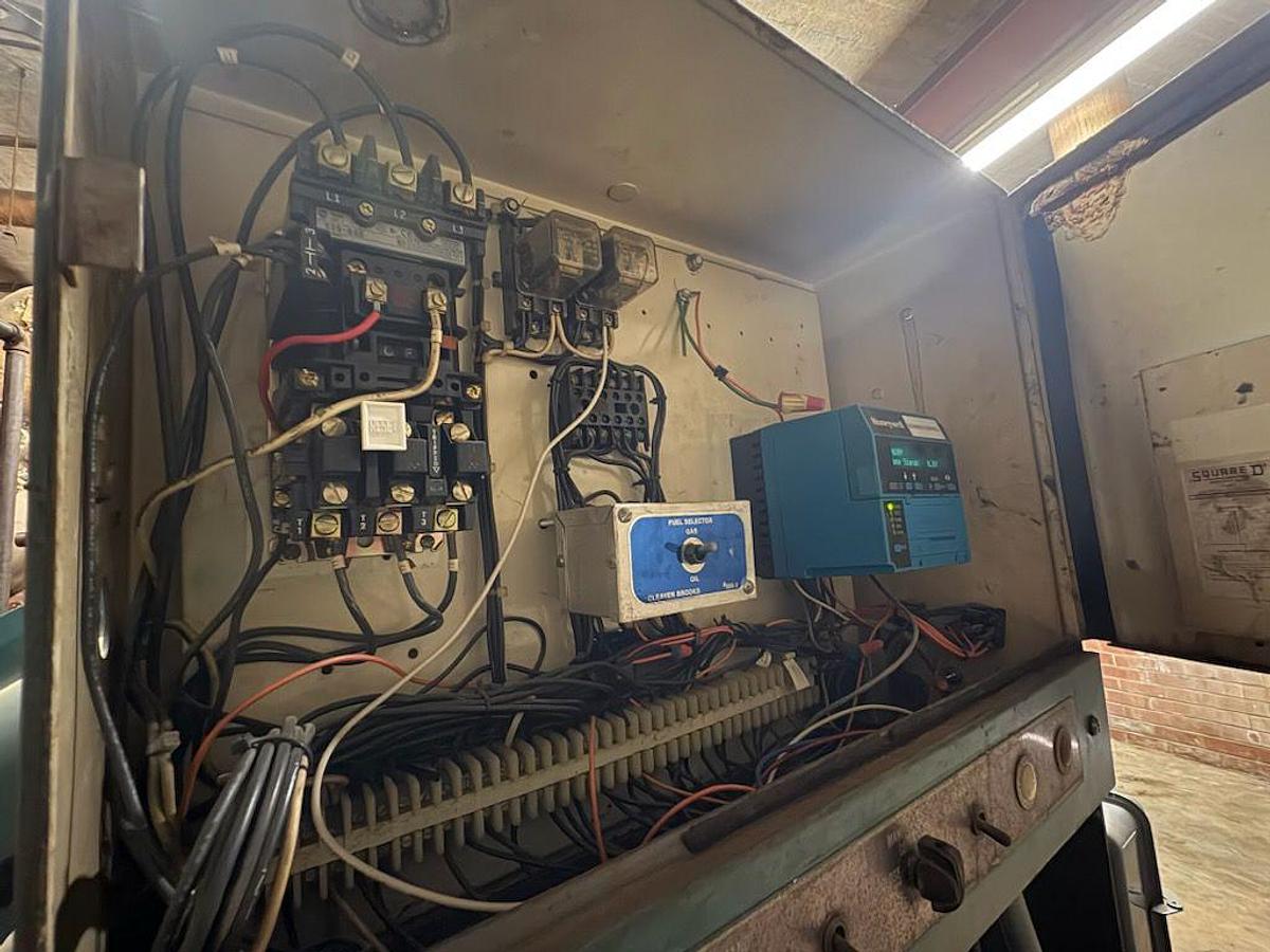 Used Cleaver Brooks 250 HP 150 PSI  Packaged Steam Boiler Natural Gas CB-100-200 (1981)