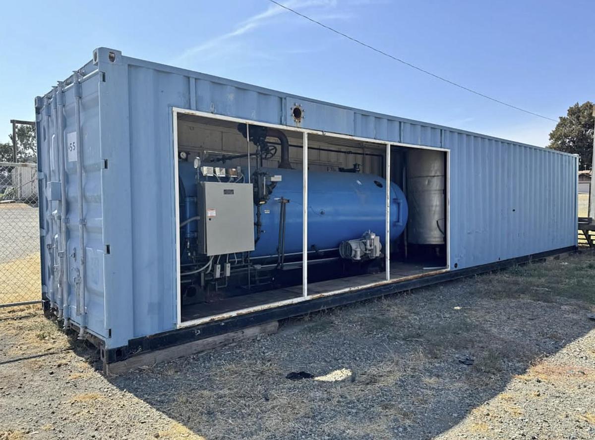 Used Cleaver Brooks CB-900-100 Packaged Steam Boiler 100 HP Low Pressure Dual Fuel Gas Oil 15 PSI Container Mounted Skid Built 1979