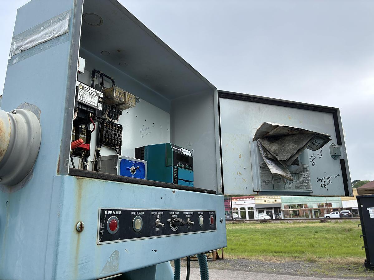 Used 1992 Cleaver Brooks CB-200-150 150 HP High Pressure Steam Boiler Natural Gas Oil Fired 150 PSI S/N L 91225 National Board No. 03010