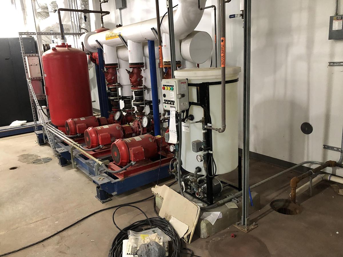 Used Skidmore Commercial Clear Water Tank System with Dual Marathon Motors