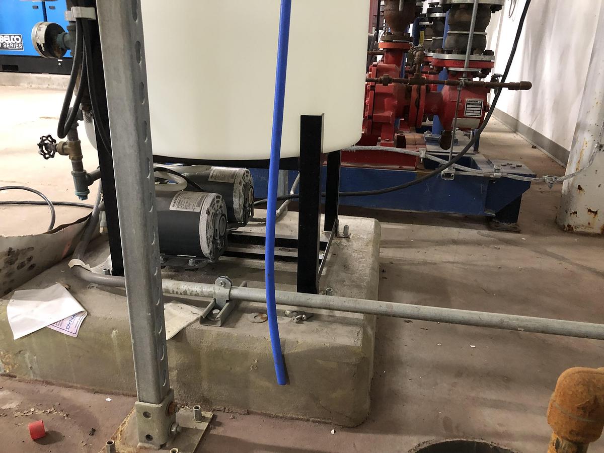 Used Skidmore Commercial Clear Water Tank System with Dual Marathon Motors