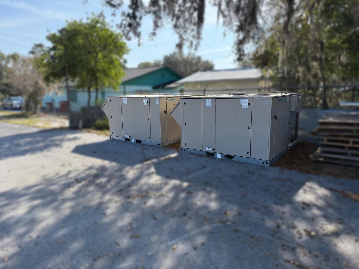 Used Daikin DPS012AHHE2DW-4 & DPS015AHHE2DW-6 Rooftop HVAC Units - 10 & 12.5 Ton Electric Heat (2020)