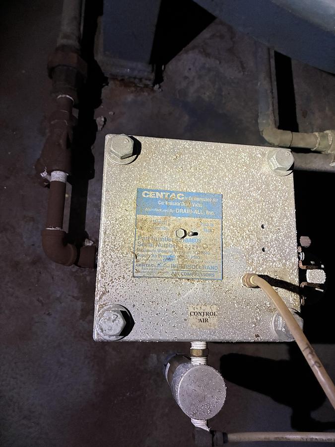 Used Industrial Compressed Air Receiver Tank - Vertical Storage Vessel