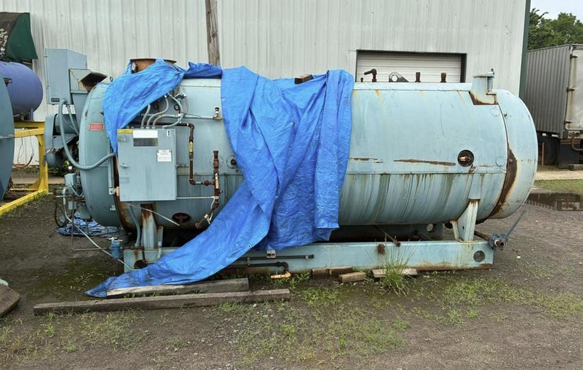 Used 1992 Cleaver Brooks CB-200-150 150 HP High Pressure Steam Boiler Natural Gas Oil Fired 150 PSI S/N L 91225 National Board No. 03010