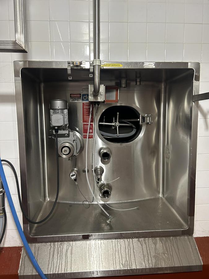 Used DCI Inc. Stainless Steel Storage Tanks Group of 3  6000 & 10000 Gallon Agitated CIP-Ready