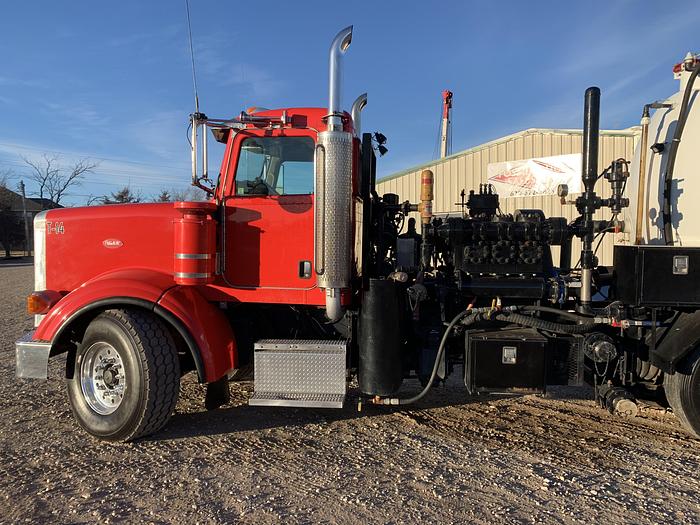 Used 2006 Peterbilt 357 4Axle 60 BBL Bobtail Kill Truck for Sale in