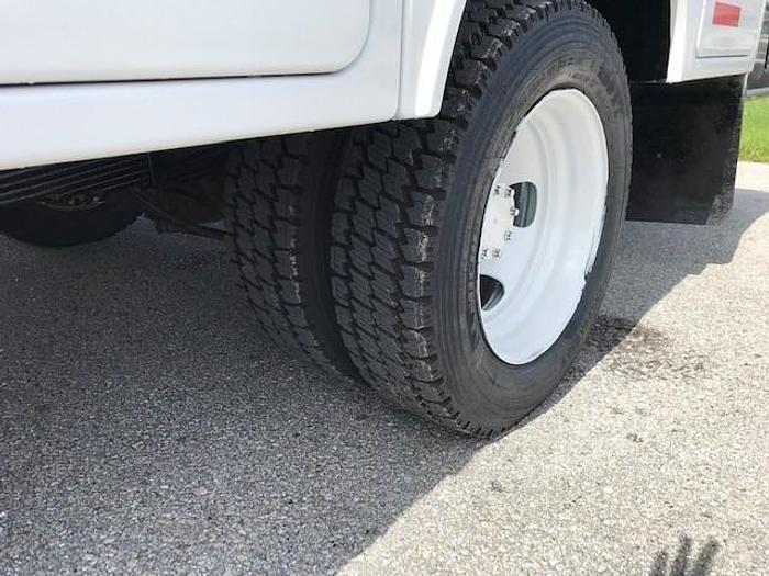 Used Versalift VST36I-MH 41ft Bucket Boom on a 2016 Ford F550 4x4 Reg Cab Truck - C605105