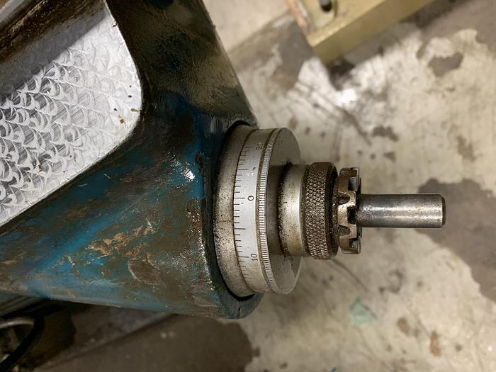 Used BRIDGEPORT SERIES I 2HP VERTICAL KNEE MILL VARIABLE SPEED SPINDLE