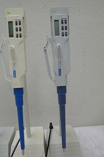 Used Lot of 3 Biohit Proline 0.2-10µL 5-100µL 10-250µL Pipettes Pipettors w/ Chargers