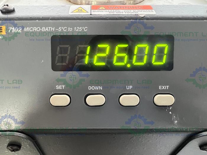 Used Fluke Corporation  7102 Micro Bath Thermometer Calibrator -5° to 125°C, 750 mL