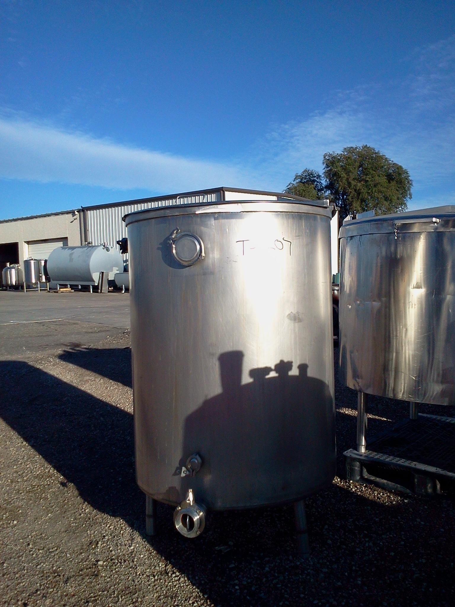 Usado 200 GALLON CIP TANK WITH DUAL LIFT LID BRIDGE TOP