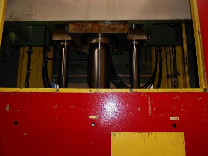 D'occasion Hydraulische pers met snijdemping