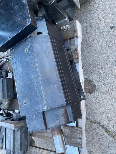 Used Yaskawa UAASKJ-37FZ300E AC Spindle Drive