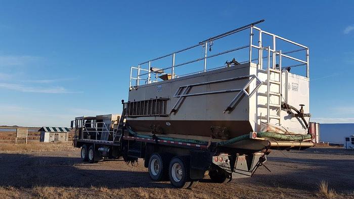 Used 2000 WELCAN 4 Axle Carrier Style Oilfield Pump / Kill Truck