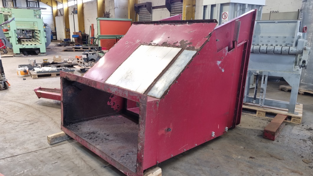 Used Paal Likon 275 D, Presskraft 80 t, Baujahr 2002 mit Trichter und Drahtzugstation